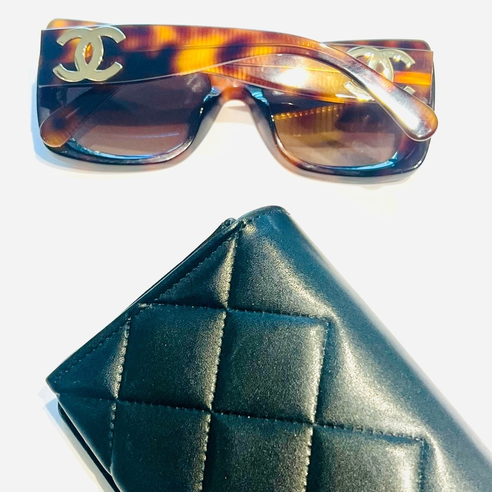 CHANEL Brown Tortoise Sunglasses - Picture 5 of 13